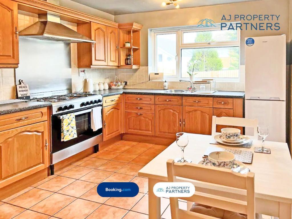 Premium Deal L Hill View Home L Last-Minute Offer L Cheltenham L Aj Properties L Perfect For Short Or Long Stays L 4Beds 4Bedrooms Esterno foto